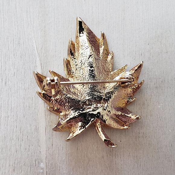 Vintage Gold tone leaf brooch - Picture 5 of 7